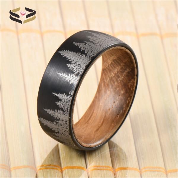 Bague en tungstène noir plaqué 8mm avec incrustation en bois de fût de whisky et ébène doré, alliances ou bagues géométriques