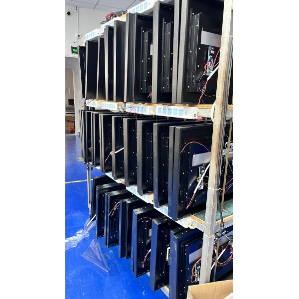 32 Inch 1920x1080 HD Outdoor LCD Display with 50000~100000hours Lifespan for Digital Signage