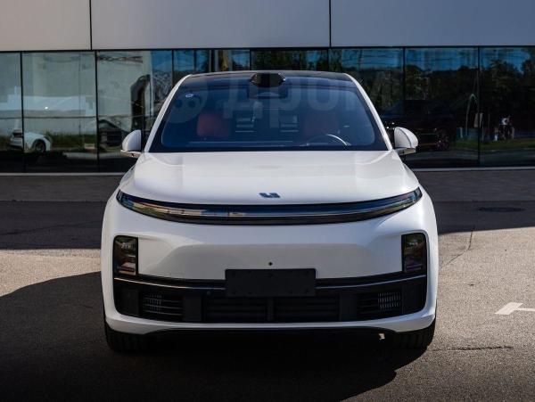 Li L7 8 Hours Charging Time and 360° Rear Camera SUV EV Cars