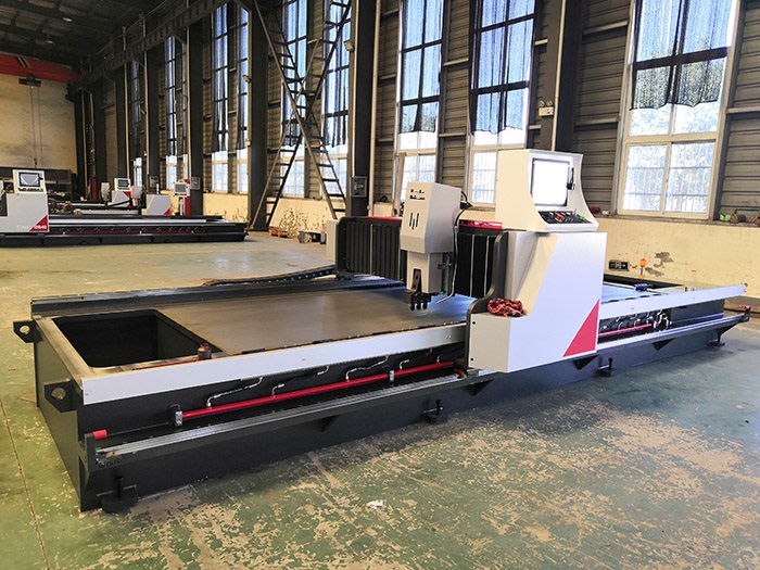 Резец паза Cnc таблицы портала прорезая металлический лист
