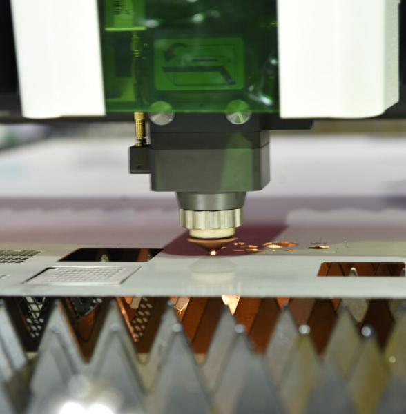 Comprimento robótico 3000*1500mm do braço da máquina de corte 1800M do laser da chapa metálica