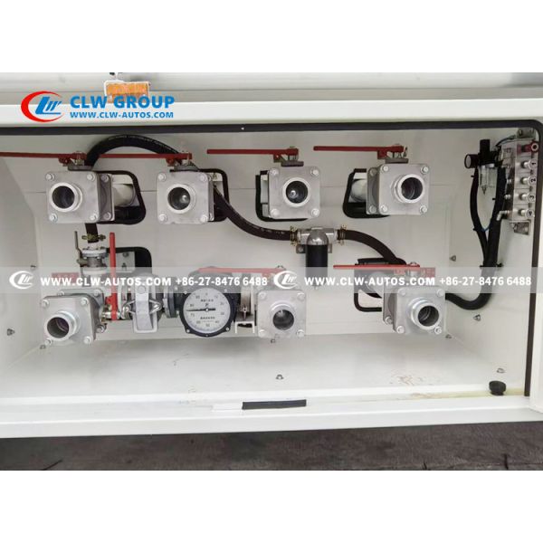 FAW 4x2 Mini Fuel Tanker Truck with 3,000-5,000L Q235 Carbon Steel Tank and Euro II/III Diesel Engine
