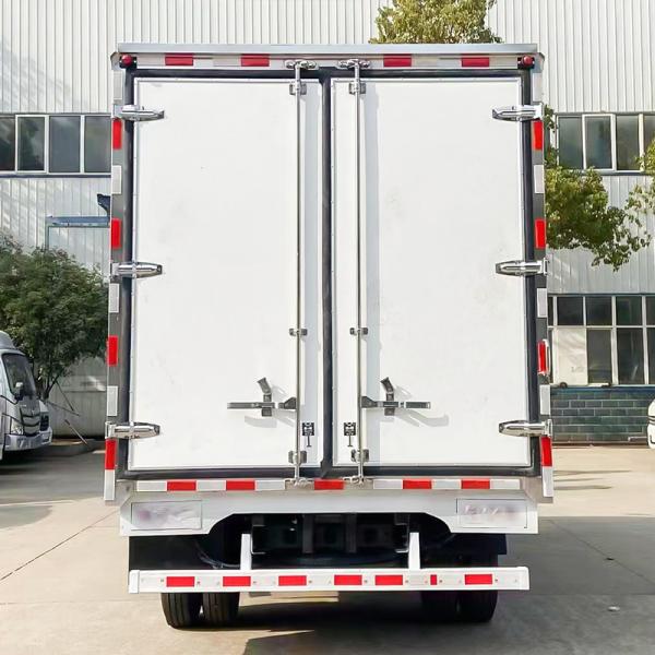 Foton Aoling 4.2m Diesel Refrigerated Truck The Optimal Solution for Seafood and Live Fish Transport