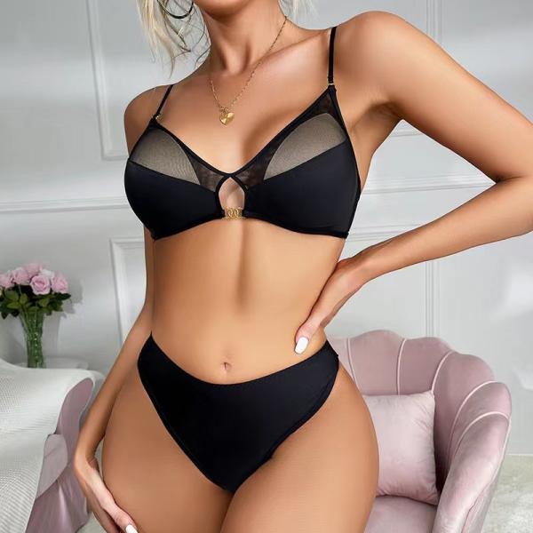 Мягкое удобное женское сексуальное нижнее бельё, проницаемое влагу.