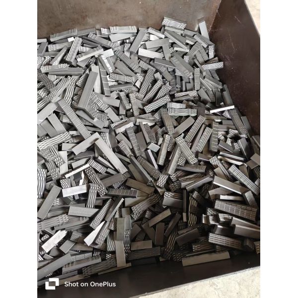 slip, slips, vice jaw strip, grip, grips for drill rod, jaw strip,
