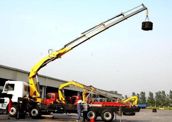 High Lifting Capacity 14T Knuckle Boom Truck Mounted Crane For Transporting Heavy Things