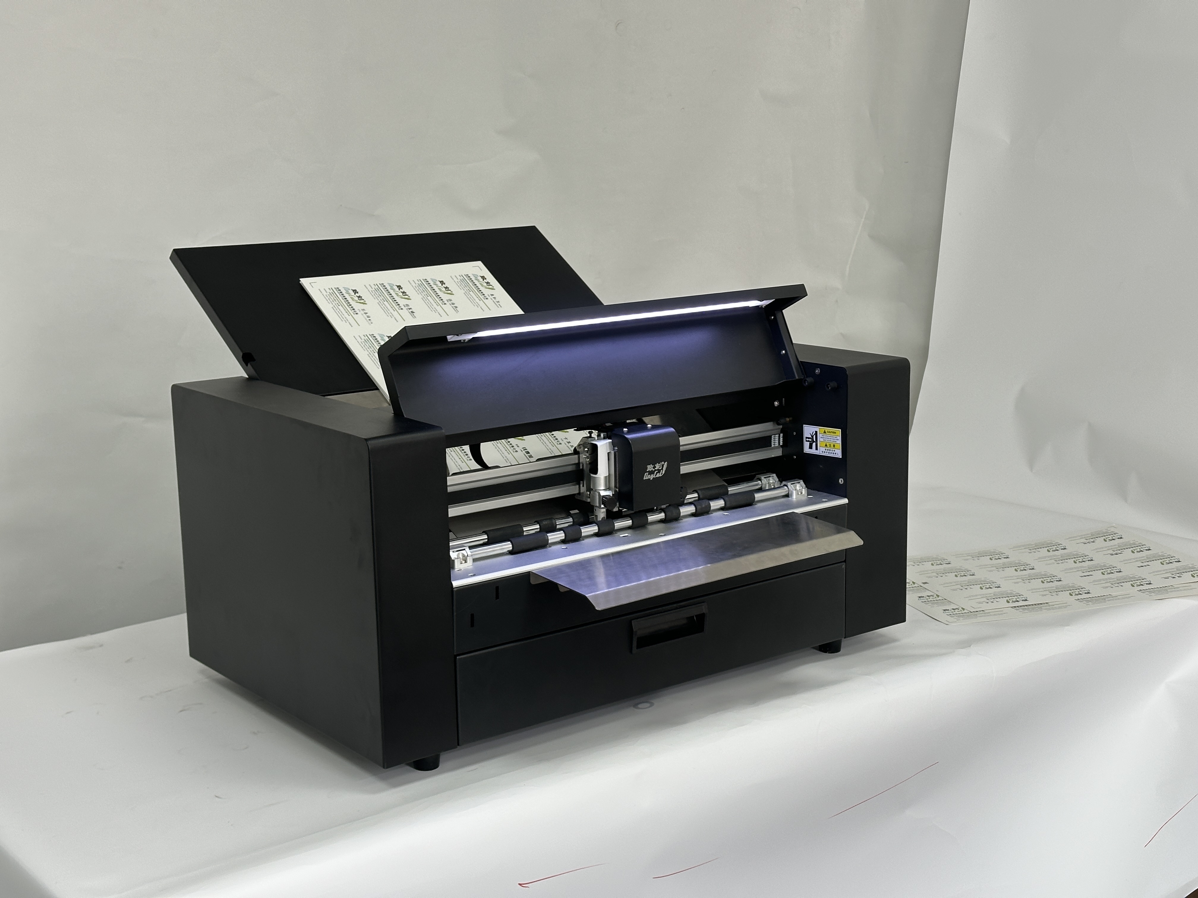 ZKSVD370BL-A-RL: Screen Auto Blade, Wheel Creaser & Auto-feeder. 1800mm/s Dual-head Cutter