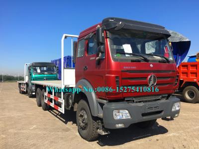O caminhão pesado vermelho da cama lisa do recipiente de Beiben 6x4 2638PZ 25 30Ton 380hp Off Road da cor do rubi adota a tecnologia do Benz de Alemanha