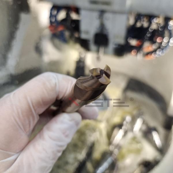 3 Flute Copper Coated Carbide End Mill Oxidation Resistant For High Speed Machining