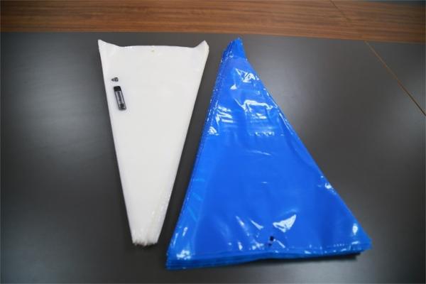 Food Grade Disposable Icing Bags , Cake Decorating Pastry Bag PE Material