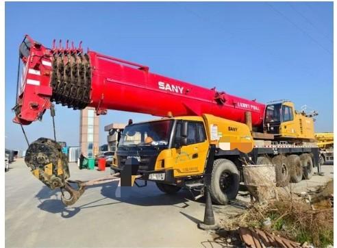 2021 Année de production Moteur Weichai de 130 tonnes Capacité de levage Grue de levage Grue de camion Stc1300t2 pour l'utilisation