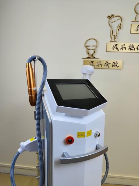 755/808/1064 NM STANDING Diode Laser Hair Removal Machine ABS / Stainless Steel Air / Water Cooling Target Area