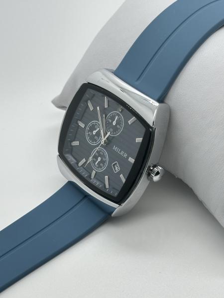 Une montre de poignet en quartz élégant avec ceinture en cuir lumineux pour les professionnels