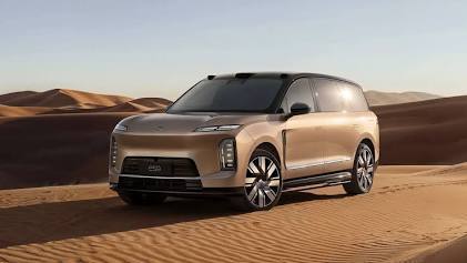 NIO ES9 Electric SUV with 900V high-voltage platform, 5,365 mm length, and 520 kW power for executive performance
