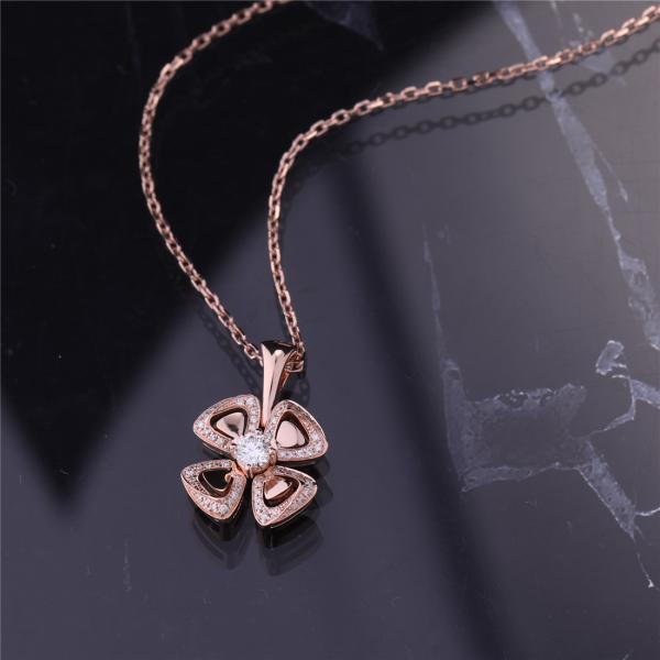 Italy Fiorever Necklace 18K Rose Gold Pendant set with a central diamond and pavé diamonds REF 356223