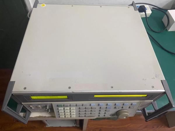 50 Ppm DC Accuracy Multi Function Calibrator Fluke 5500A With 5500A/LEADS ±1020 V / 11 A