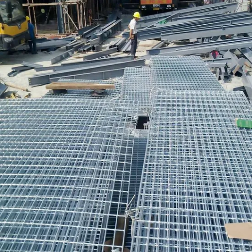 Customizable Galvanized Steel Grating with 15/20/30/34.3/40/60mm Bearing Bar for Durable Load-Bearing Applications