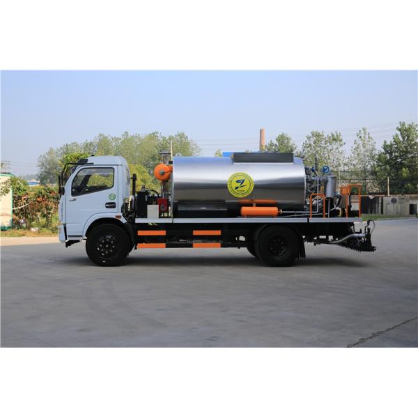 HOWO 4000L Asphalt Construction Equipment Covered With Stainless Steel Sheets