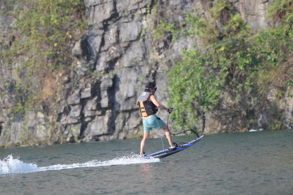 2023 BluePenguin Tabuleiro de surf de fibra de carbono para lagos e rios
