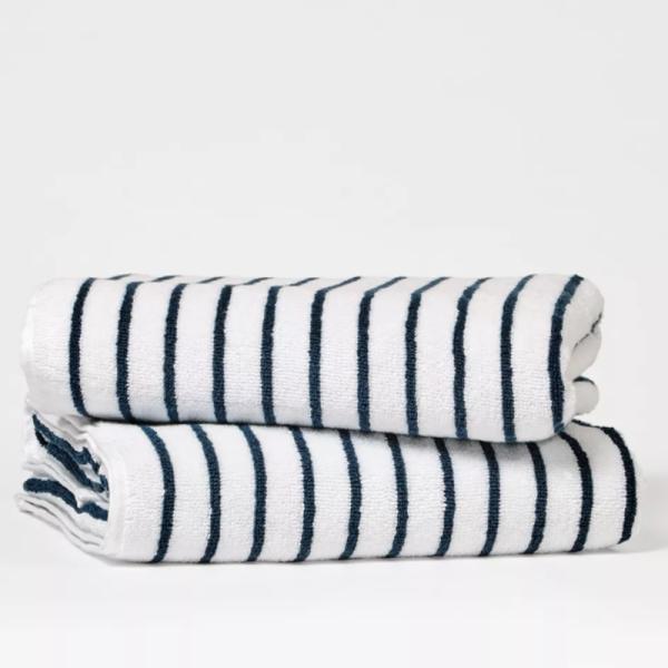 Clearance Oversized Beach Towel with Resort-Grade Comfort and High-GSM Cotton for Luxury Poolside Lounging