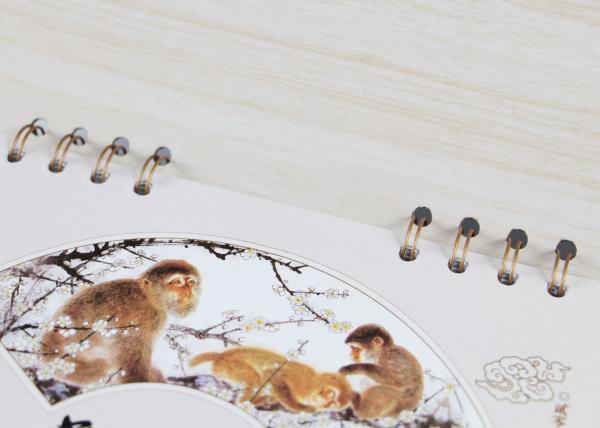 Selo do resíduo metálico e do ouro do calendário de mesa do escritório do teste padrão da paisagem com espiral do ouro