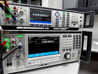 5560A High Performance Fluke Multi Product Calibrator 1020 V / 30 A