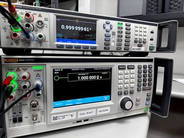 5560A High Performance Fluke Multi Product Calibrator 1020 V / 30 A
