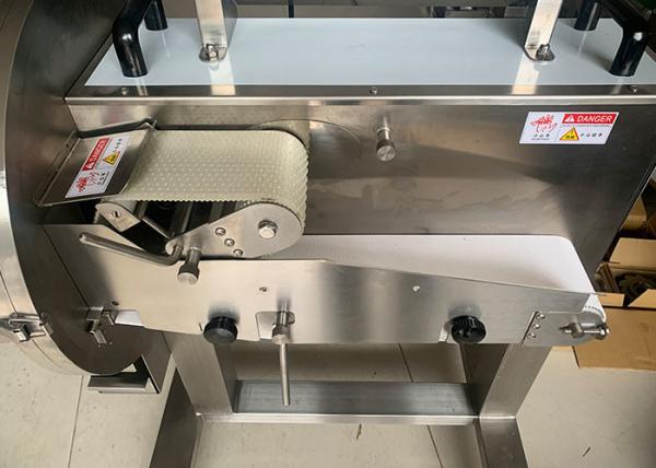 Máquina de cortar carne de salsicha pequena com espessura ajustável 500~800kg/h Capacidade