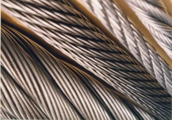 Résistant à l'humidité et à la chaleur