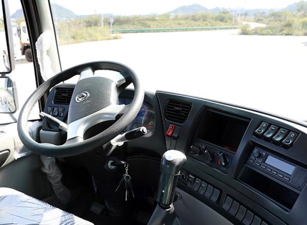 Chassi de camião de carga de diesel médio 4X4 6X6 Off-road Chassis para transporte logístico