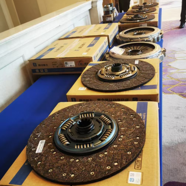 WG9925160712 AZ9921162120 High Quality WG9925160712 AZ9921162120 Clutch Disc 430*52.5*10 for Sinotruk HOWO A7 420