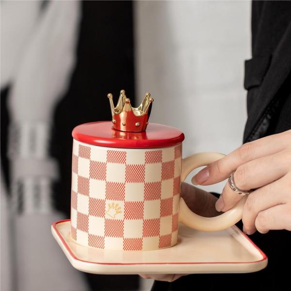 Elegant Ceramic Mugs With Golden Crown Accents Vibrant Checkered Patterns Red White For Luxurious Coffee / Tea Rituals