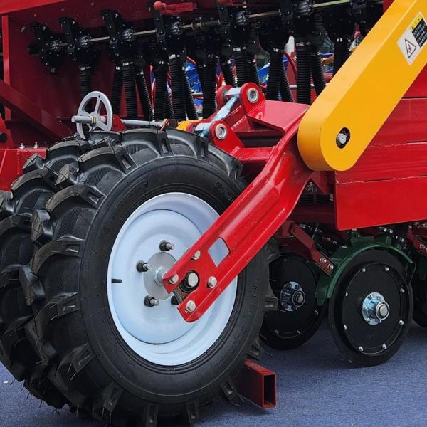 Crop Planting Wheat Seeder 18 Rows Corn Rice Planter Working width 2.7m