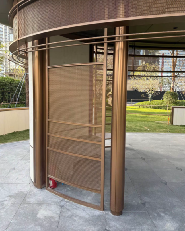 Heavy Duty Industrial Wire Mesh Partition Providing Strong Security Clear Visibility