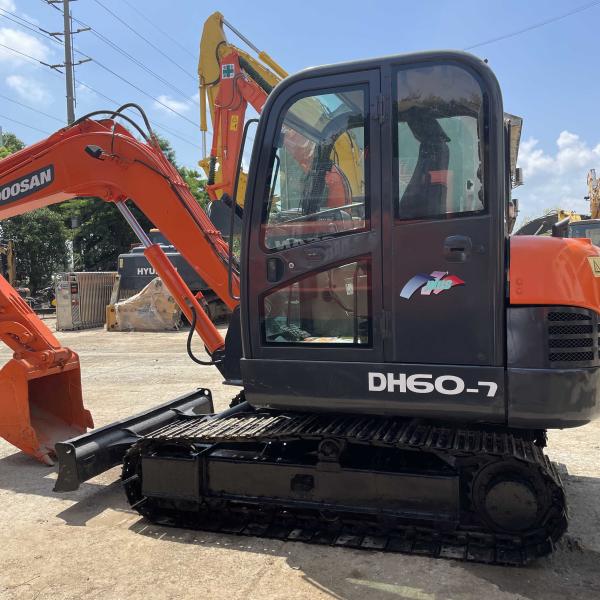 Excavateur d'occasion de 7 tonnes Doosan DX60