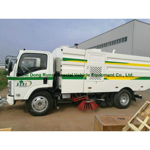 Multifunctional ISUZU Road Cleaning Truck , Vacuum Broom Sweeper Truck