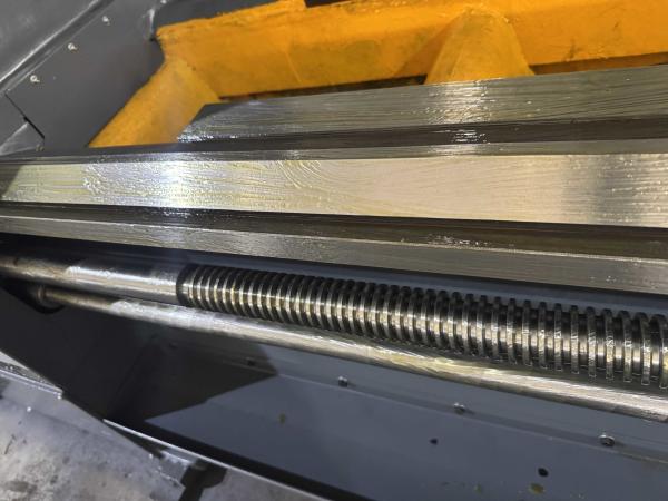 CW6180F Heavy Horizontal Ordinary Lathe High-rigidity Guide Rail Width 600mm Floor Manual Lathe
