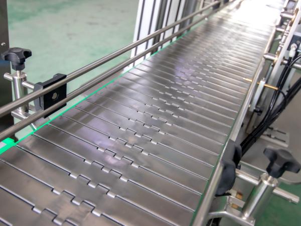 Plastic HDPE Milk Bottle Screw Capper Pneumatic Pressure Lock Screwing Capping Machine