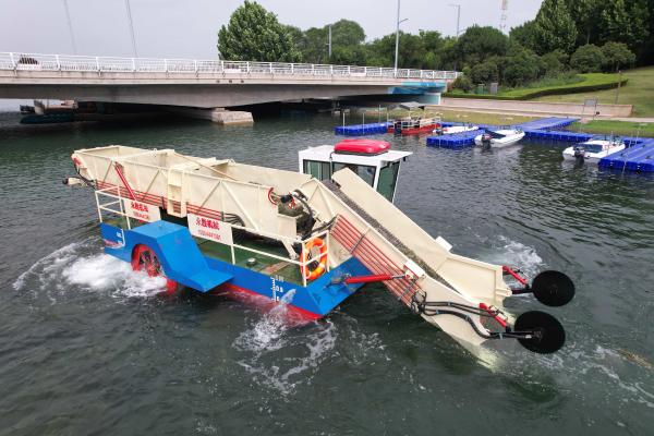 Aquatic Weed Harvester 5 CBM Hopper 75kw Engine