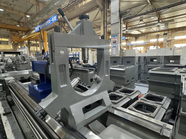 Universal Lathe CW6180B High Rigidity 600mm Bed Width Heavy Duty Engine Lathe Turning Machine