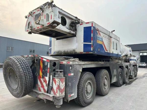 Crane de levage de 220 tonnes QAY350 Zoomlion Crane de camion d'occasion avec 4 puits en bon état