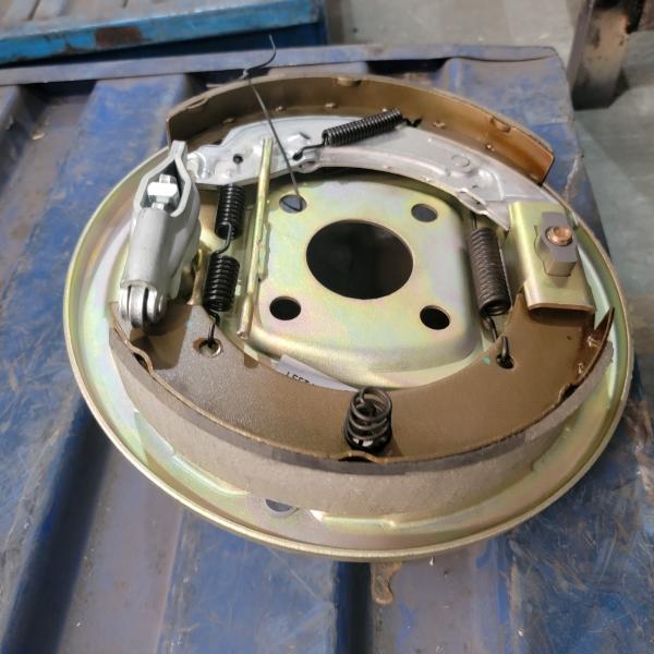 Изготовленное на заказ 1500KGS тормозы трейлера 7 дюймов электрические для цапфы 3500 Lb