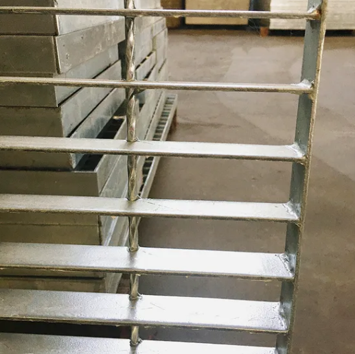 Hot DIP Galvanized Serrated Plain Steel Bar Grating for High Strength and Firm Structure