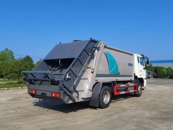 Diesel Garbage Pickup Truck Crushing and Loading Domestic Garbage with Powerful Compressed Truck
