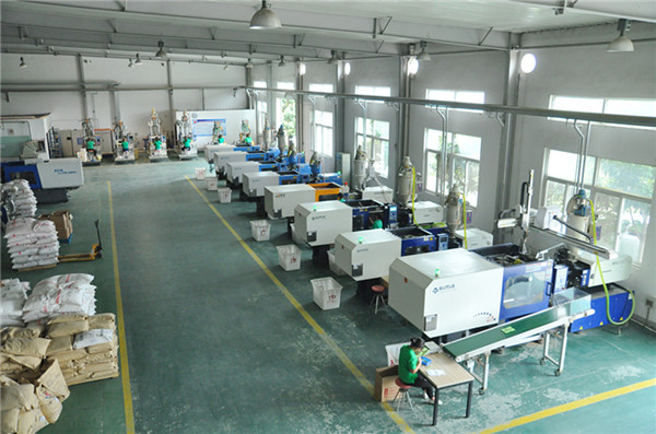 RFID Electronic Livestock UHF Ear Tag 28mm*22mm For Sheep Goat Group Reading