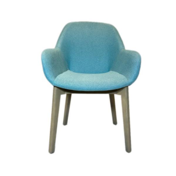 Customized Fabric Solid Wood Dining Room Chair for Hotel Furniture in Northern Europe