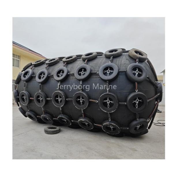 Des débardeurs pneumatiques flottants gonflables de type Yokohama avec filet de chaîne de pneus