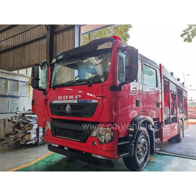 Sinotruk HOWO 4ton Dry Powder Fire Truck , Tanker Fire Truck 4X4