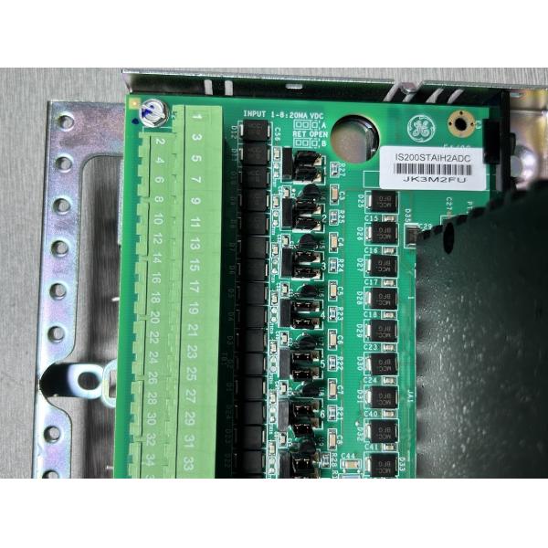 La base de la placa de GE IS200STAIH2ADC tiene una altura neta de 200 mm.