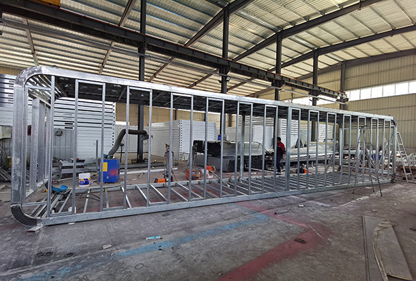 Rustic Apple Cabin 4 People With Aluminum Alloy Galvanized Sheet Steel And Metal Engraving